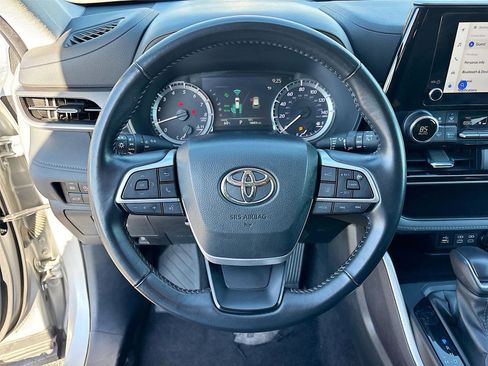 Used 2024 Toyota Highlander LE image 13