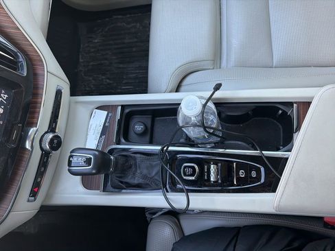 Used 2019 Volvo XC60 T6 Inscription w/ Protection Package Premier image 10