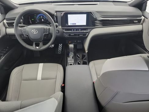 Used 2025 Toyota Camry SE w/ Convenience Package FWD image 16