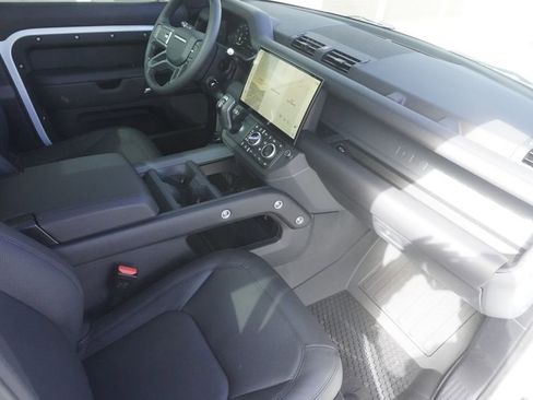 New 2026 Land Rover Defender 110 X-Dynamic SE image 22