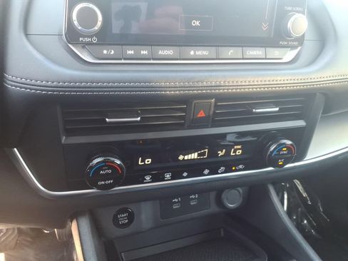 Certified 2025 Nissan Rogue SV FWD image 22