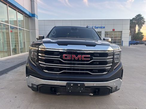 Used 2022 GMC Sierra 1500 SLT image 2
