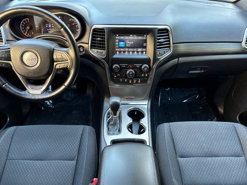 Used 2021 Jeep Grand Cherokee Laredo w/ Security & Convenience Group image 12