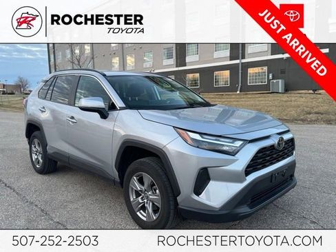 Used 2025 Toyota RAV4 XLE image 1