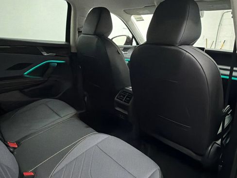 Used 2025 Volkswagen Tiguan SE FWD image 27