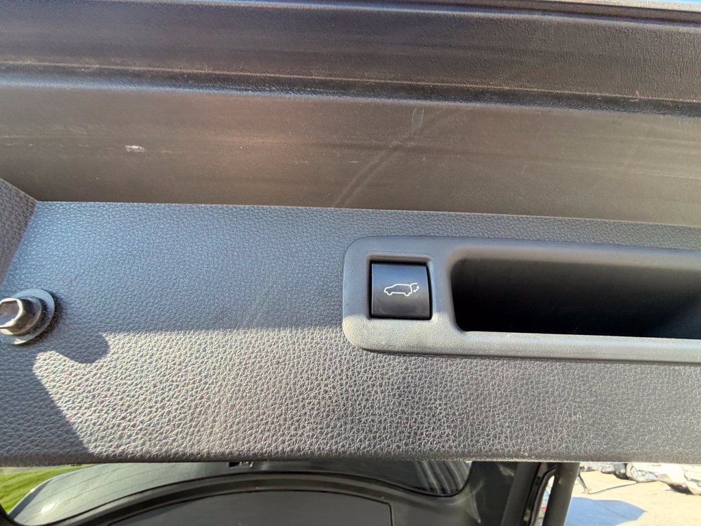 Used 2021 Toyota Highlander LE AWD/4WD image 49