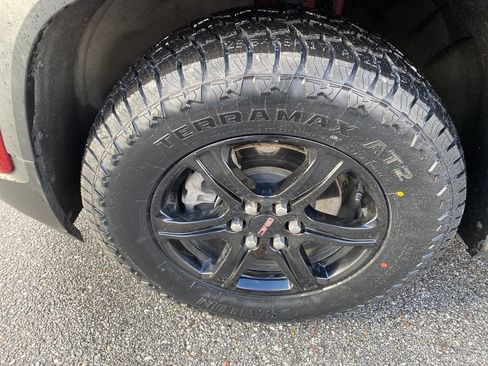 Used 2023 GMC Acadia AT4 w/ Technology Package image 8