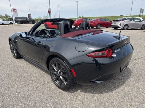 Used 2018 MAZDA MX-5 Miata Club RWD image 9
