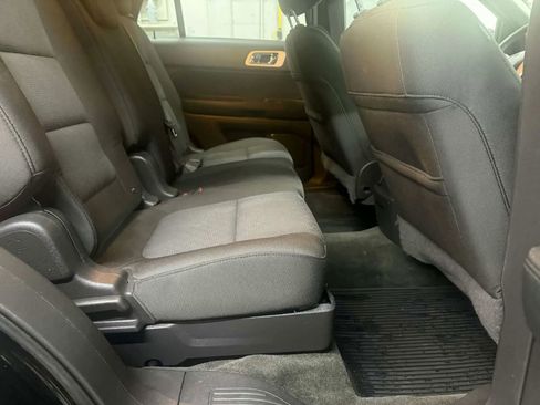 Used 2015 Ford Explorer XLT image 11