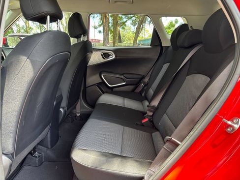 Used 2025 Kia Soul LX w/ LX Technology Package FWD image 22