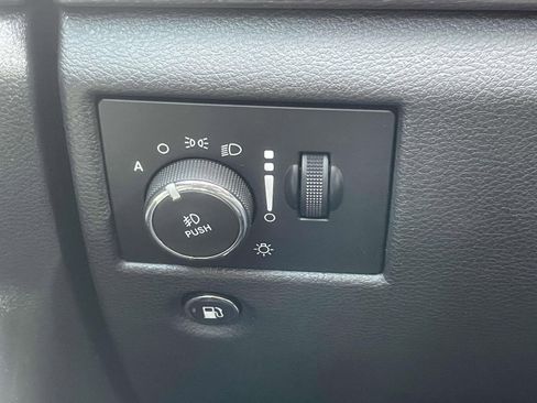 Used 2017 Jeep Grand Cherokee Altitude RWD image 18