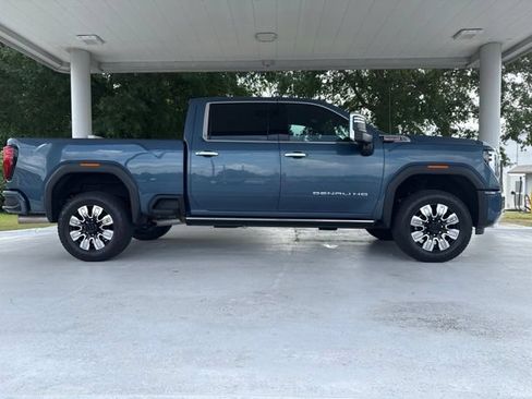 Used 2025 GMC Sierra 2500 Denali w/ Max Trailering Package AWD/4WD image 2