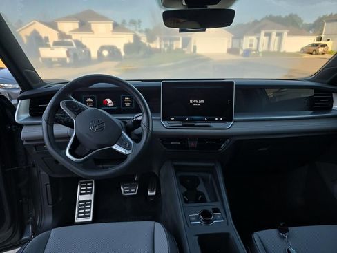 Used 2025 Volkswagen Tiguan SE R-Line image 7