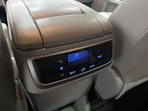 Used 2015 Toyota Highlander XLE AWD/4WD image 30
