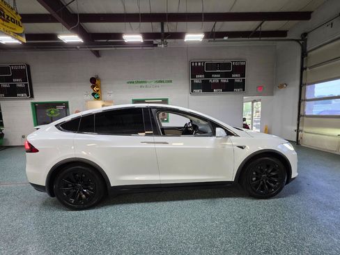 Used 2018 Tesla Model X 75D AWD/4WD image 5