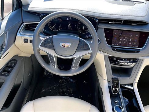 Certified 2022 Cadillac XT5 Premium Luxury image 8