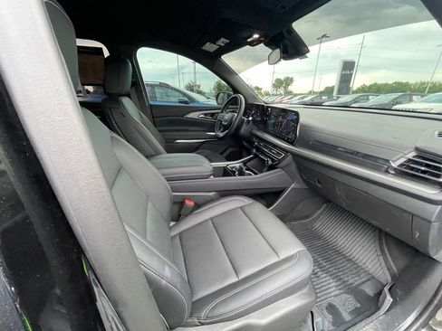 Used 2025 Chevrolet Traverse LT w/ Driver Confidence Package FWD image 31