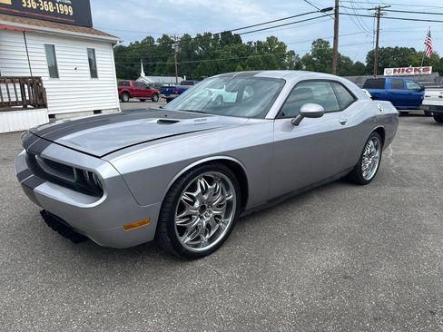 Used 2013 Dodge Challenger R/T RWD image 2