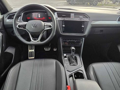 Used 2023 Volkswagen Tiguan SE R-Line image 21