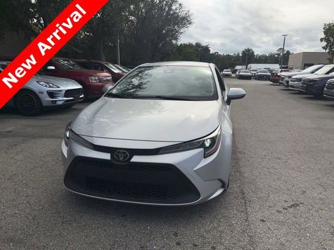 Used 2021 Toyota Corolla LE image 4