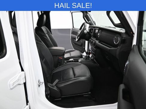 Used 2022 Jeep Wrangler Unlimited Sahara w/ Cold Weather Group image 31