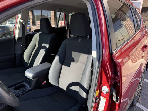Used 2017 Toyota RAV4 LE image 15