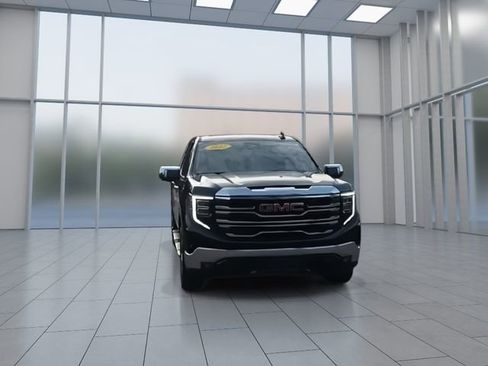 Used 2022 GMC Sierra 1500 SLT w/ SLT Convenience Package image 3