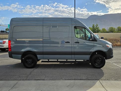 Used 2024 Mercedes-Benz Sprinter 2500 image 2