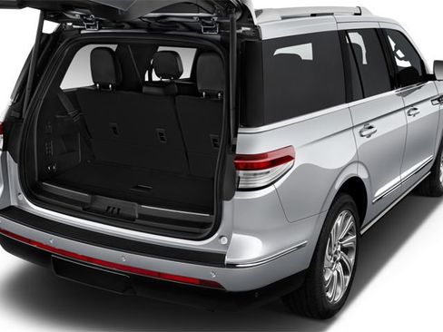 Used 2022 Lincoln Nautilus Reserve image 7