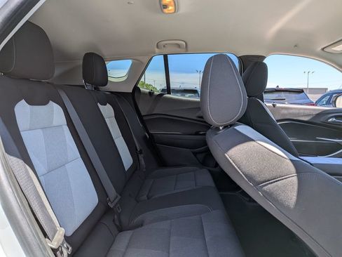 Used 2025 Chevrolet Trax LS FWD image 26