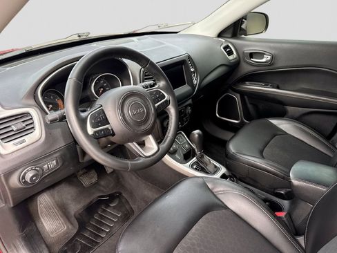 Used 2018 Jeep Compass Latitude w/ Popular Equipment Group AWD/4WD image 2
