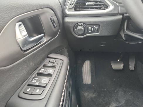 New 2027 Chrysler Pacifica Select FWD image 18