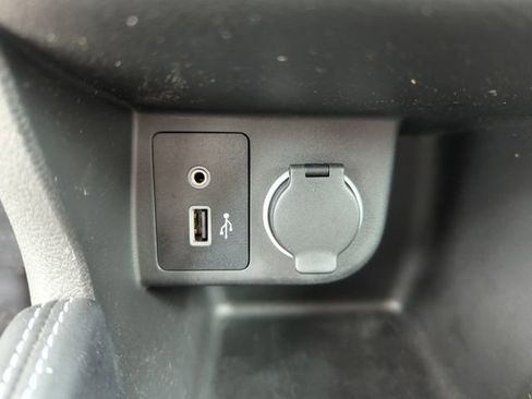 Used 2020 Nissan Kicks SR image 38