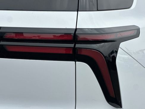 New 2025 Chevrolet Traverse LT w/ Enhanced Driving Package image 34