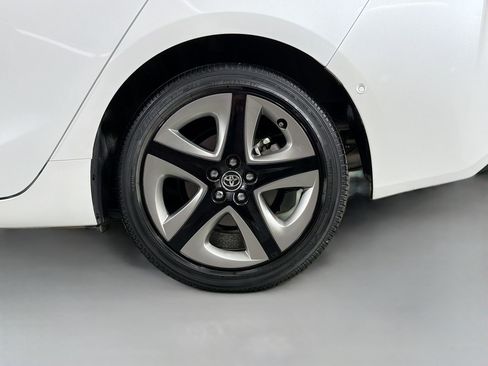 Used 2022 Toyota Prius Limited image 29