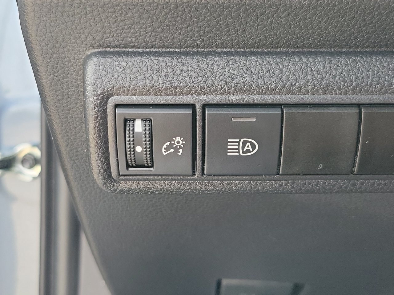 Used 2025 Toyota Corolla LE FWD image 30