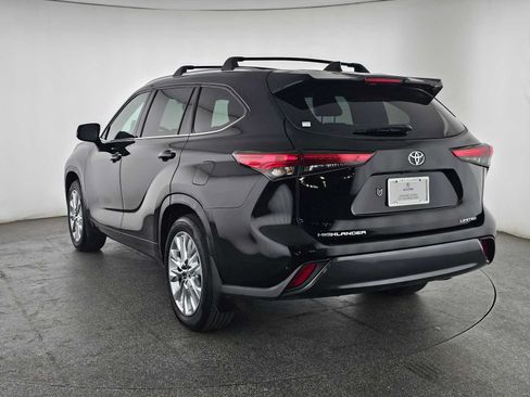 Used 2023 Toyota Highlander Limited FWD image 9