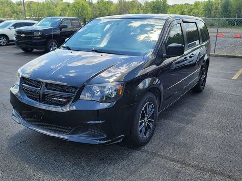 Used 2016 Dodge Grand Caravan SE FWD image 2