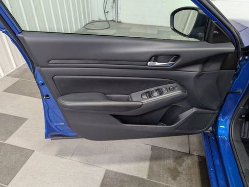Used 2025 Nissan Altima 2.5 SV FWD image 12