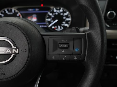 Used 2024 Nissan Rogue SV image 28