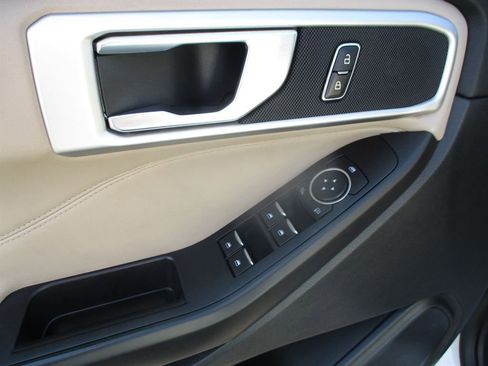 Used 2020 Ford Explorer XLT w/ Equipment Group 202A image 9