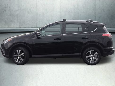 Used 2018 Toyota RAV4 XLE AWD/4WD image 17