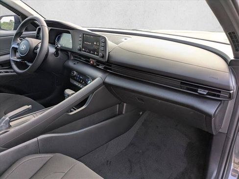 Used 2025 Hyundai Elantra Sport FWD image 22