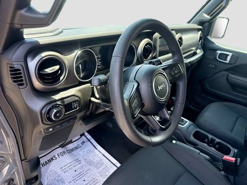 Certified 2023 Jeep Wrangler Unlimited AWD/4WD image 10