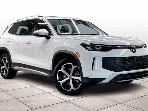 New 2026 Volkswagen Tiguan SE image 2