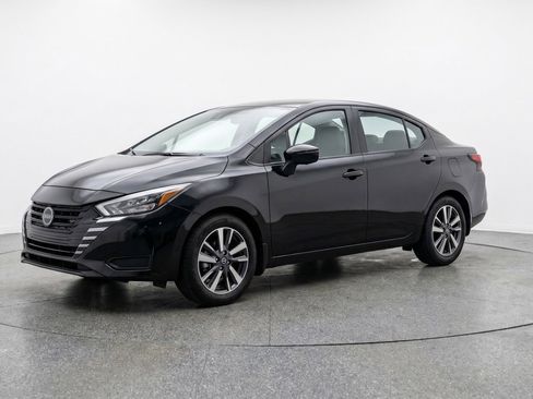 Used 2025 Nissan Versa SV image 3