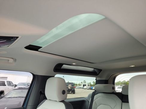 Used 2025 Land Rover Defender 90 S image 17