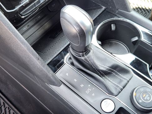 Used 2022 Volkswagen Atlas Cross Sport SE image 12