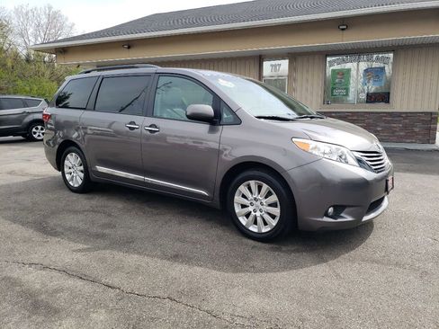 Used 2015 Toyota Sienna XLE Premium image 1