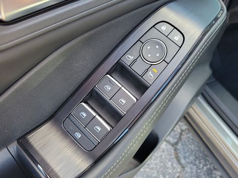 Certified 2025 Nissan Rogue SL FWD image 12
